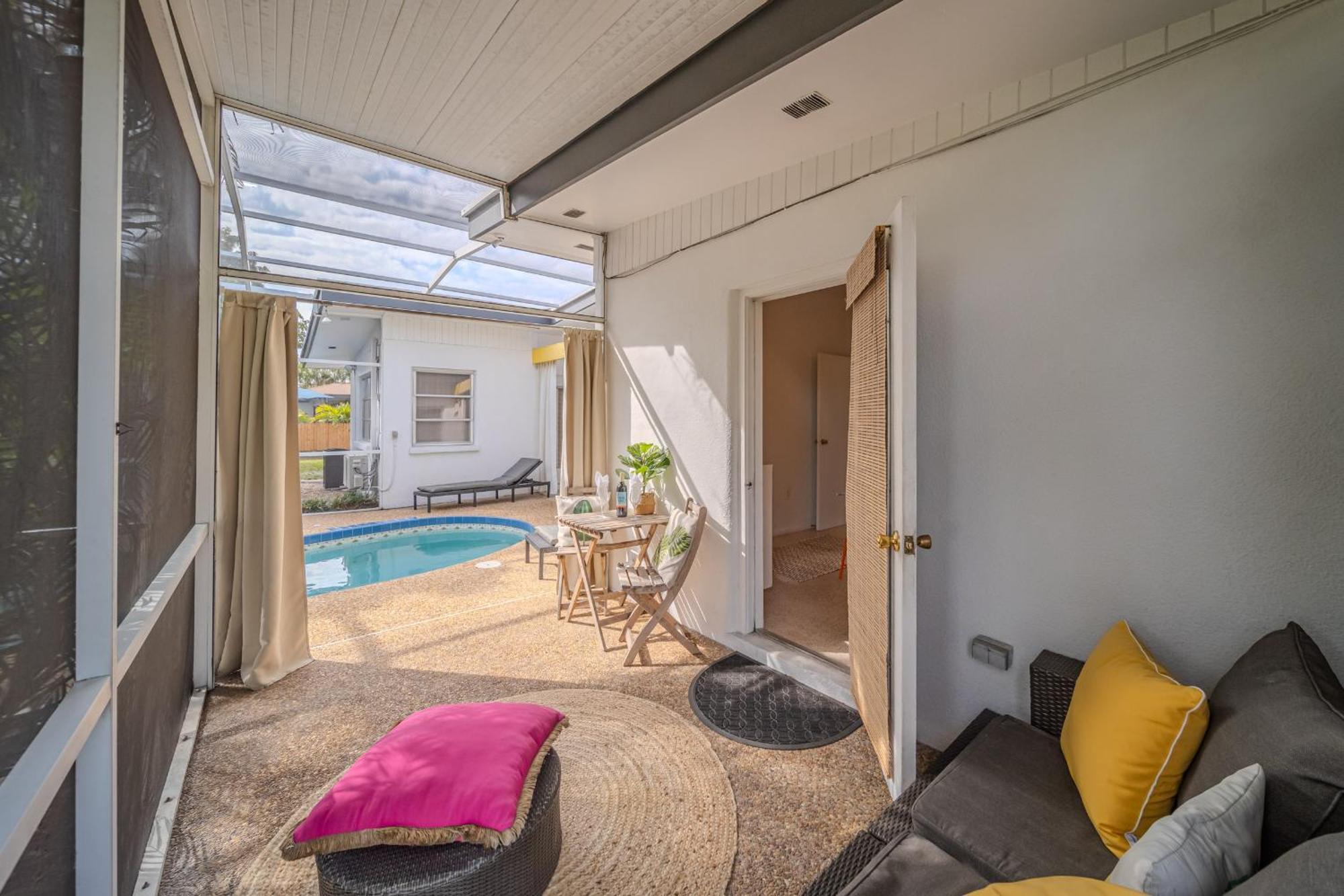 Fantastic Island House 1 Mile To The Beach With Heated Pool Sarasota Exterior photo