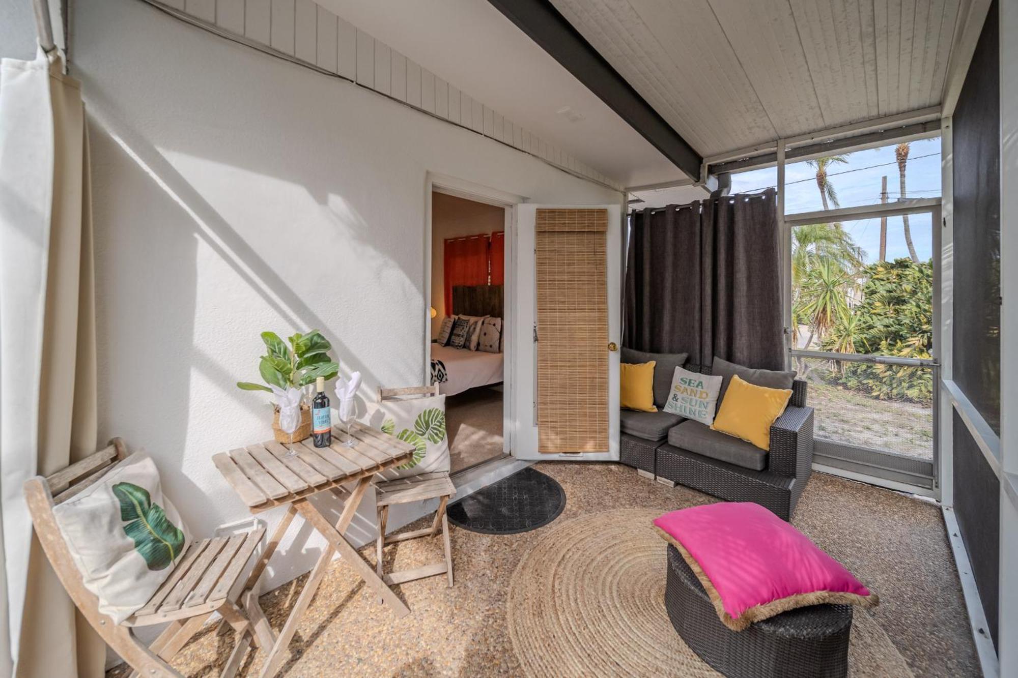 Fantastic Island House 1 Mile To The Beach With Heated Pool Sarasota Exterior photo